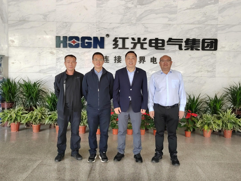 溫州市招商引資重大項目推進專班領導蒞臨紅光電氣集團有限公司走訪調研